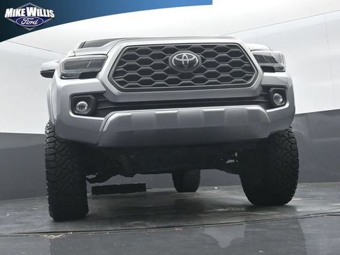 Used 2021 Toyota Tacoma TRD Sport w/ Technology Package AWD/4WD image 18
