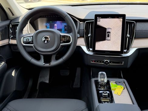 New 2026 Volvo XC90 T8 Plus w/ Protection Package Premier AWD/4WD image 12