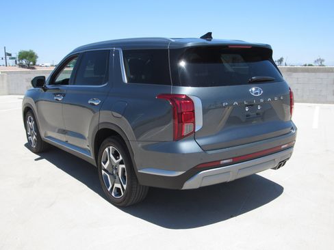 Used 2025 Hyundai Palisade SEL FWD image 6