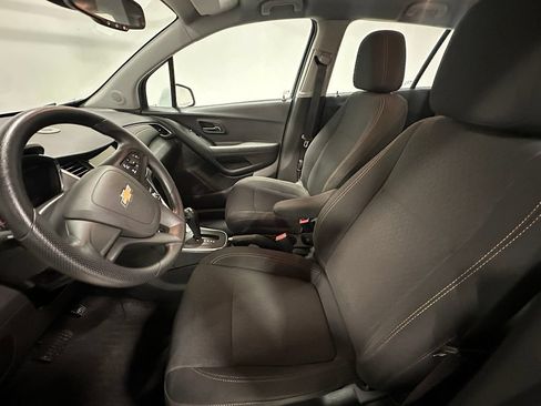 Used 2019 Chevrolet Trax LS FWD image 3