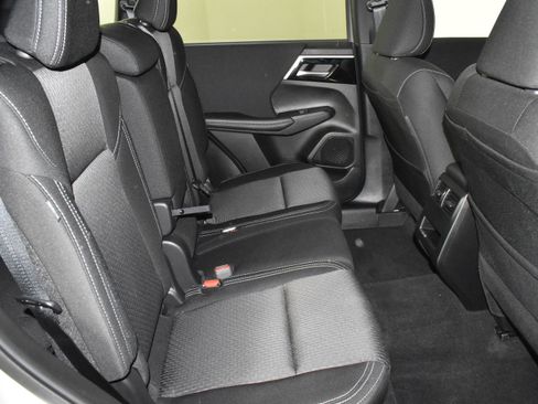 Used 2024 Mitsubishi Outlander ES image 45