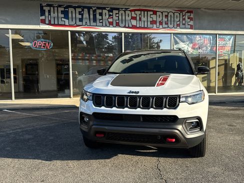 Used 2023 Jeep Compass Trailhawk image 2