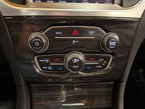 Used 2019 Chrysler 300 Touring w/ Sport Appearance Package RWD image 19