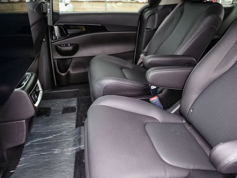 Certified 2025 Kia Carnival SX Prestige FWD image 17
