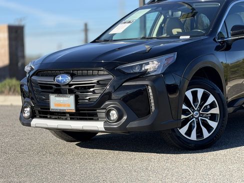Used 2023 Subaru Outback Limited image 3