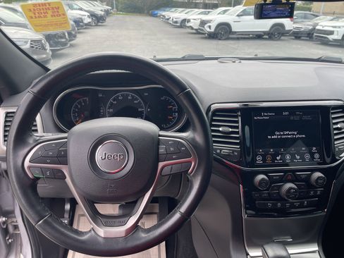 Used 2020 Jeep Grand Cherokee Laredo w/ Laredo X Package image 12