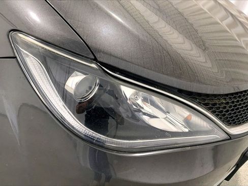 Used 2018 Chrysler Pacifica Touring-L Plus w/ Advanced Safetytec Group image 12