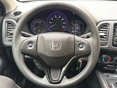 Used 2017 Honda HR-V LX image 10
