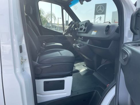 Used 2025 Mercedes-Benz Sprinter 2500 image 5
