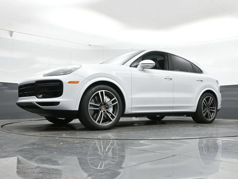 Used 2023 Porsche Cayenne Turbo AWD/4WD image 44