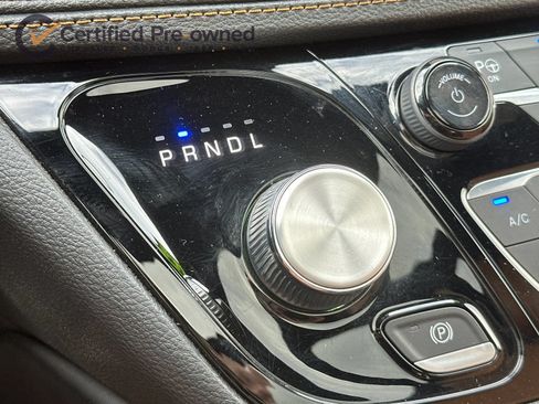 Used 2023 Chrysler Pacifica Pinnacle FWD image 25