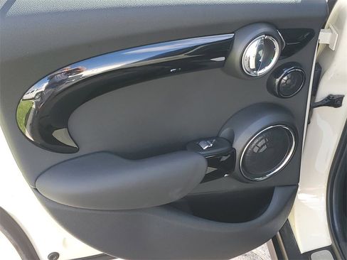 Used 2019 MINI Cooper S image 9