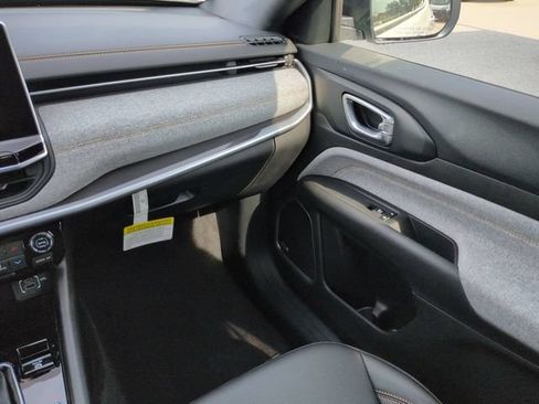 New 2026 Jeep Compass Latitude AWD/4WD image 16