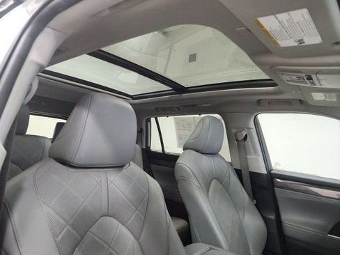 Used 2024 Toyota Highlander Platinum image 5