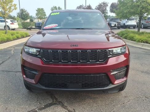 Certified 2024 Jeep Grand Cherokee Altitude AWD/4WD image 2