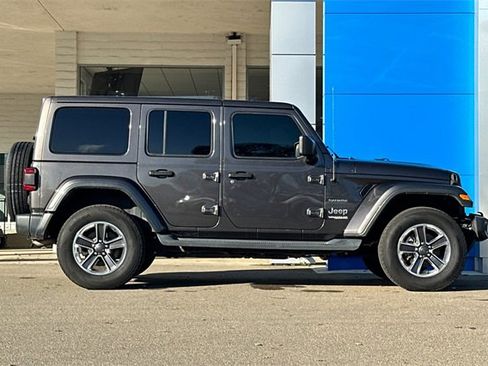 Used 2019 Jeep Wrangler Unlimited Sahara image 4