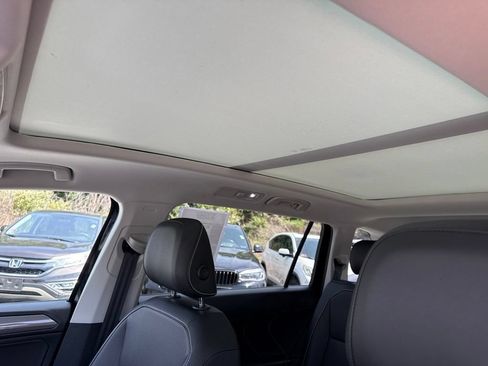 Used 2023 Volkswagen Tiguan SE w/ Panoramic Sunroof Package FWD image 40