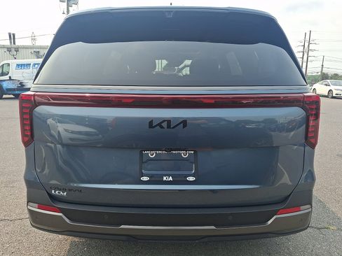 Used 2025 Kia Carnival SX Prestige FWD image 5