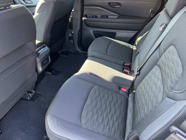 Used 2025 Nissan Pathfinder SV FWD image 17