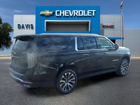 New 2026 Chevrolet Suburban High Country AWD/4WD image 3
