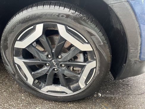 Used 2024 Kia Telluride S w/ S Sunroof Package AWD/4WD image 4