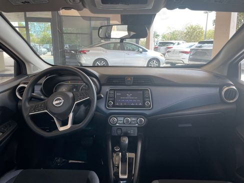 Used 2025 Nissan Versa SV image 28
