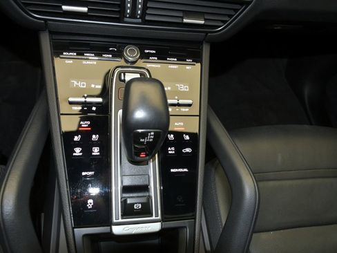 Certified 2023 Porsche Cayenne Platinum Edition AWD/4WD image 34