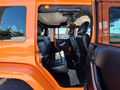 Used 2012 Jeep Wrangler Unlimited Sahara w/ Connectivity Group AWD/4WD image 37
