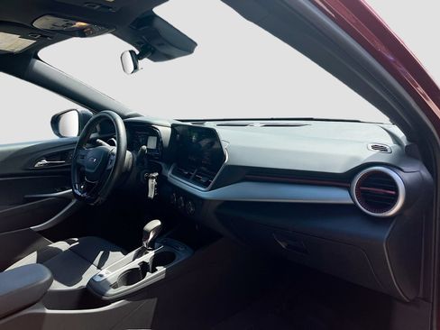 Used 2025 Chevrolet Trax RS w/ Driver Confidence Package FWD image 28