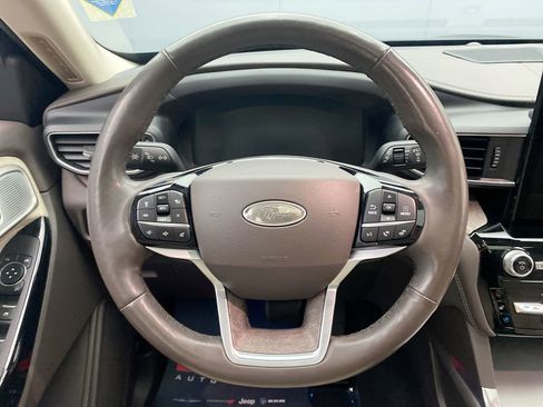 Used 2022 Ford Explorer Platinum w/ Equipment Group 601A AWD/4WD image 16