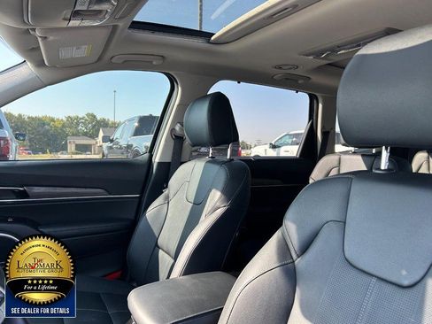 Used 2022 Kia Telluride SX w/ Towing Package image 9