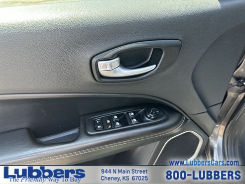 Used 2021 Jeep Compass Latitude AWD/4WD image 12