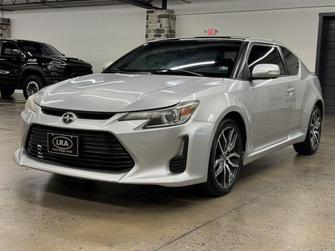 Used 2014 Scion tC FWD image 3