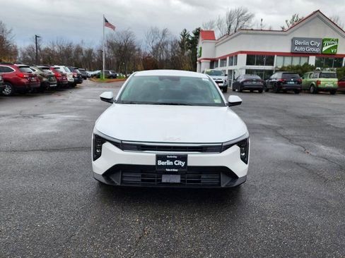 New 2025 Kia K4 LXS image 2