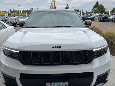 Used 2025 Jeep Grand Cherokee L Summit AWD/4WD image 10