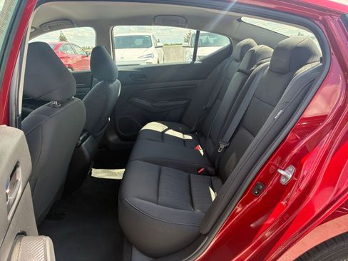 Used 2025 Nissan Altima 2.5 SV FWD image 25