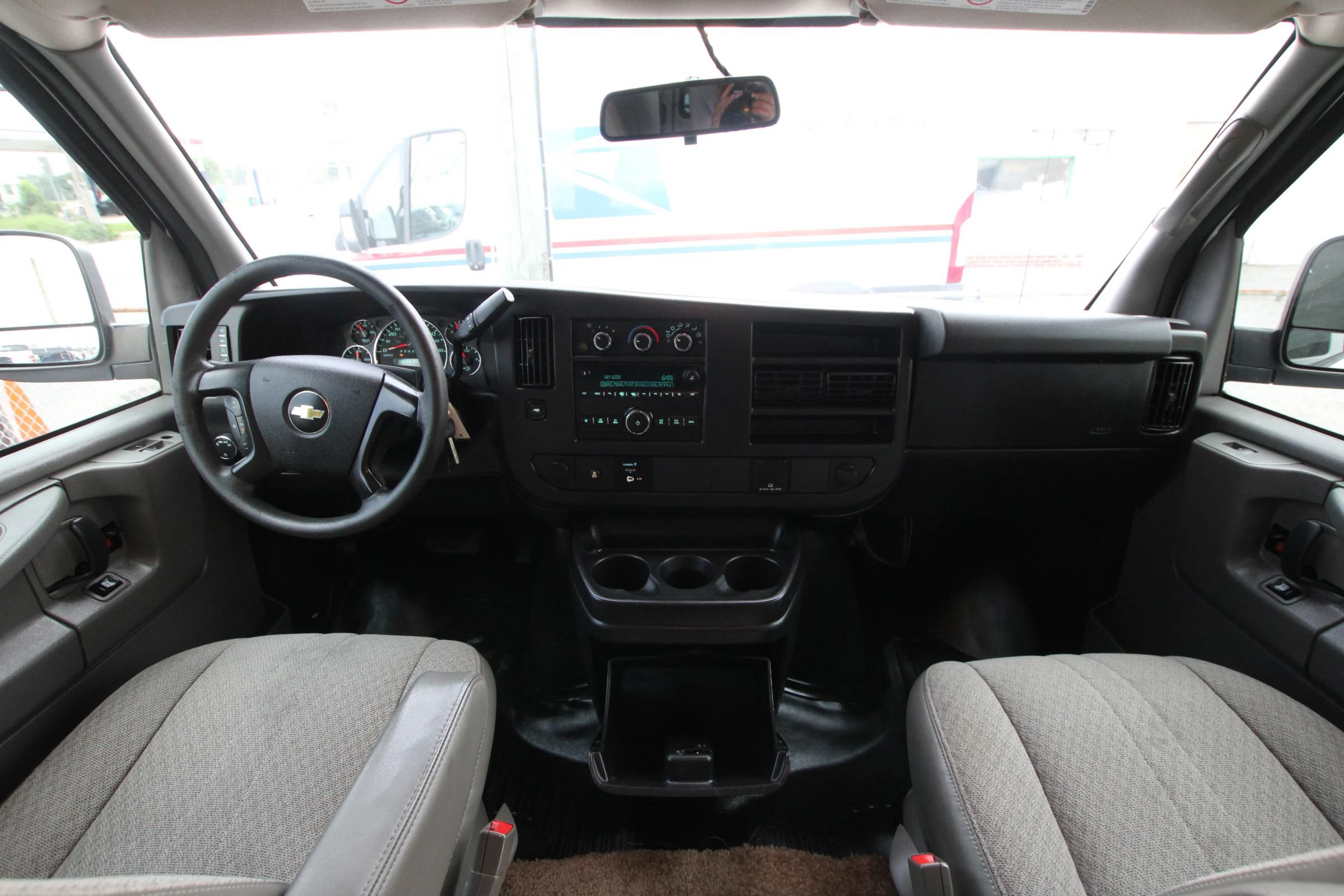 Used 2015 Chevrolet Express 2500 RWD image 12
