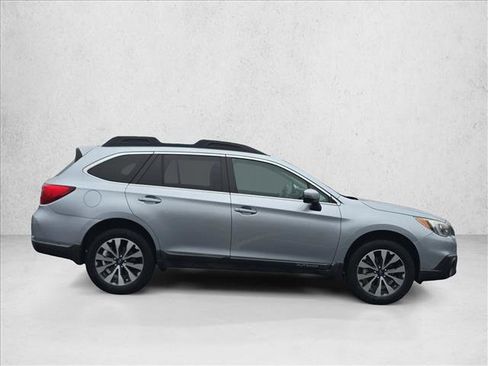 Used 2017 Subaru Outback 2.5i Limited image 4