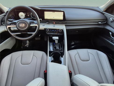 Used 2025 Hyundai Elantra Limited FWD image 10