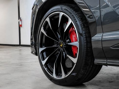 Used 2020 Lamborghini Urus image 64