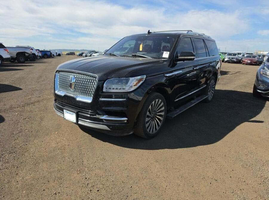 Used 2018 Lincoln Navigator Reserve w/ Technology Package AWD/4WD image 2