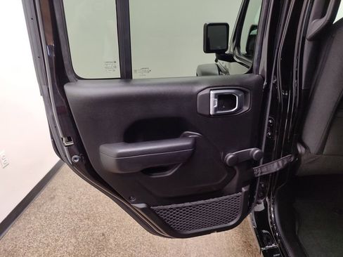 Used 2024 Jeep Wrangler Unlimited Sport AWD/4WD image 21