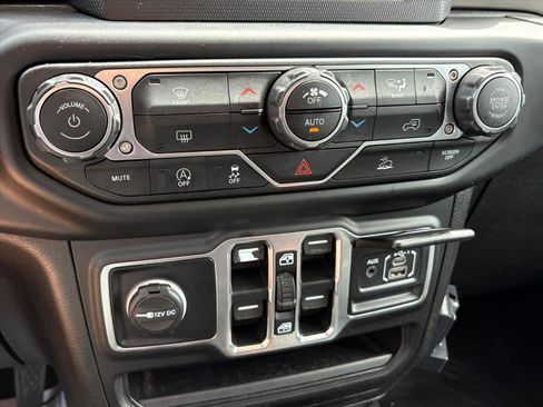 Used 2020 Jeep Gladiator Sport w/ Quick Order Package 24S AWD/4WD image 15
