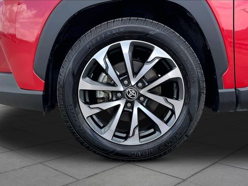 Used 2024 Toyota Corolla Cross XLE image 11