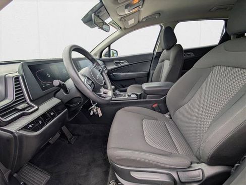 Used 2024 Kia Sportage LX image 17