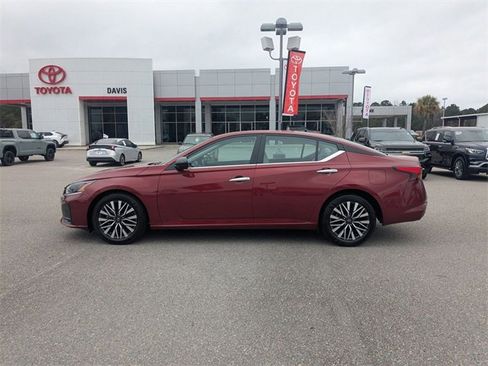 Used 2025 Nissan Altima 2.5 SV image 6