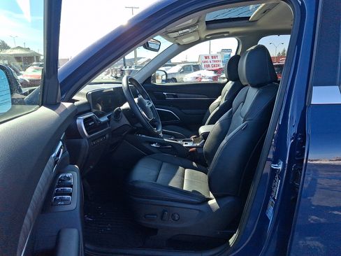 Used 2024 Kia Telluride EX w/ EX Captain's Chair Package image 17