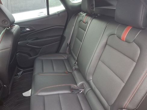 Used 2024 Chevrolet Trax RS w/ Sunroof Package image 11