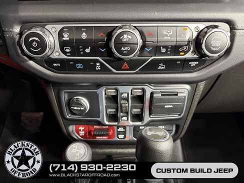 Used 2025 Jeep Wrangler Unlimited Rubicon 4xe w/ Convenience Group AWD/4WD image 28