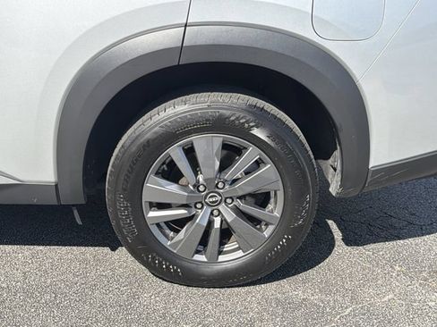 Used 2025 Nissan Pathfinder SV AWD/4WD image 34